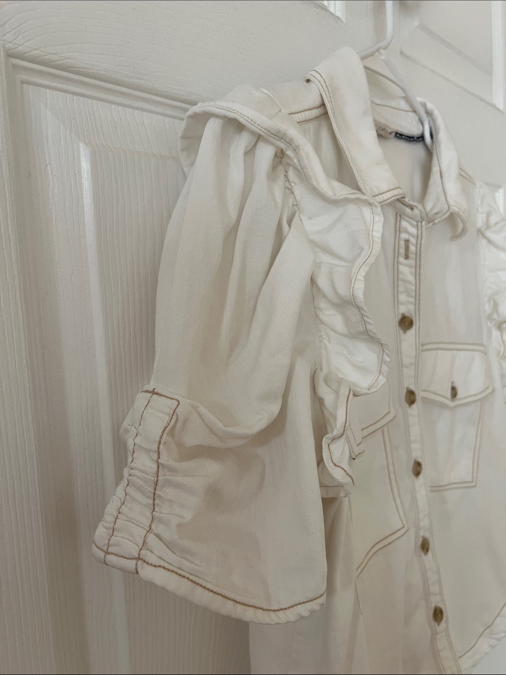 Pilcro Cream Ruffle-Sleeve Button-Down Shirt - Picture 2 of 8